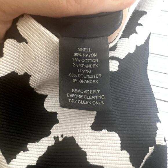 WHITE HOUSE | BLACK MARKET Women's Diamond Geo Print Sheath Dress Black White 4 - Picture 9 of 12